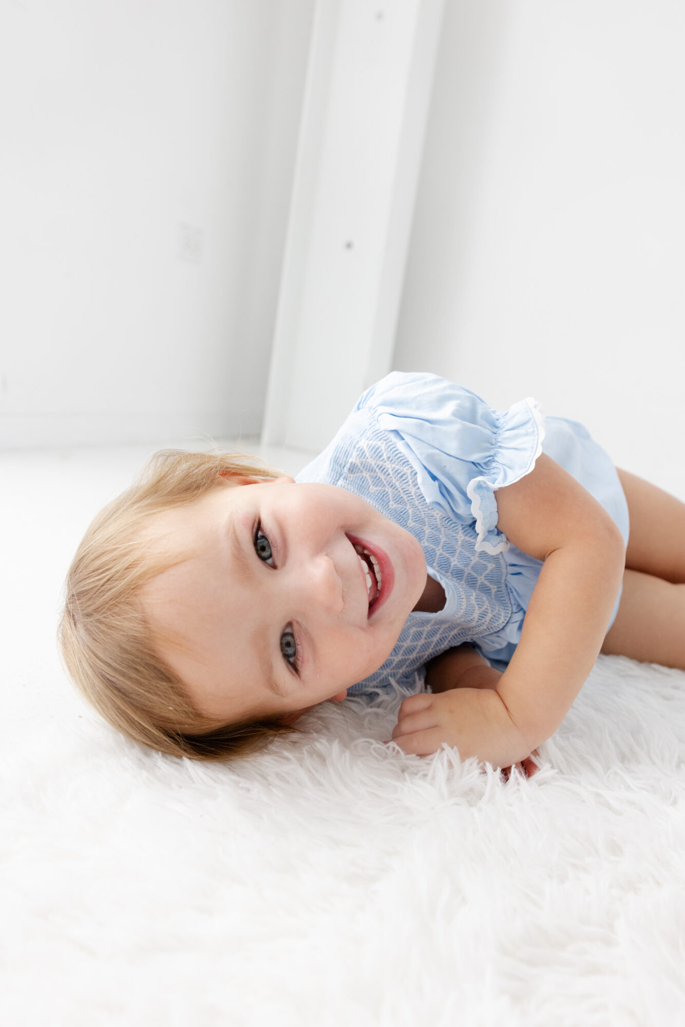 Big sister is all smiles for this Houston newborn session
